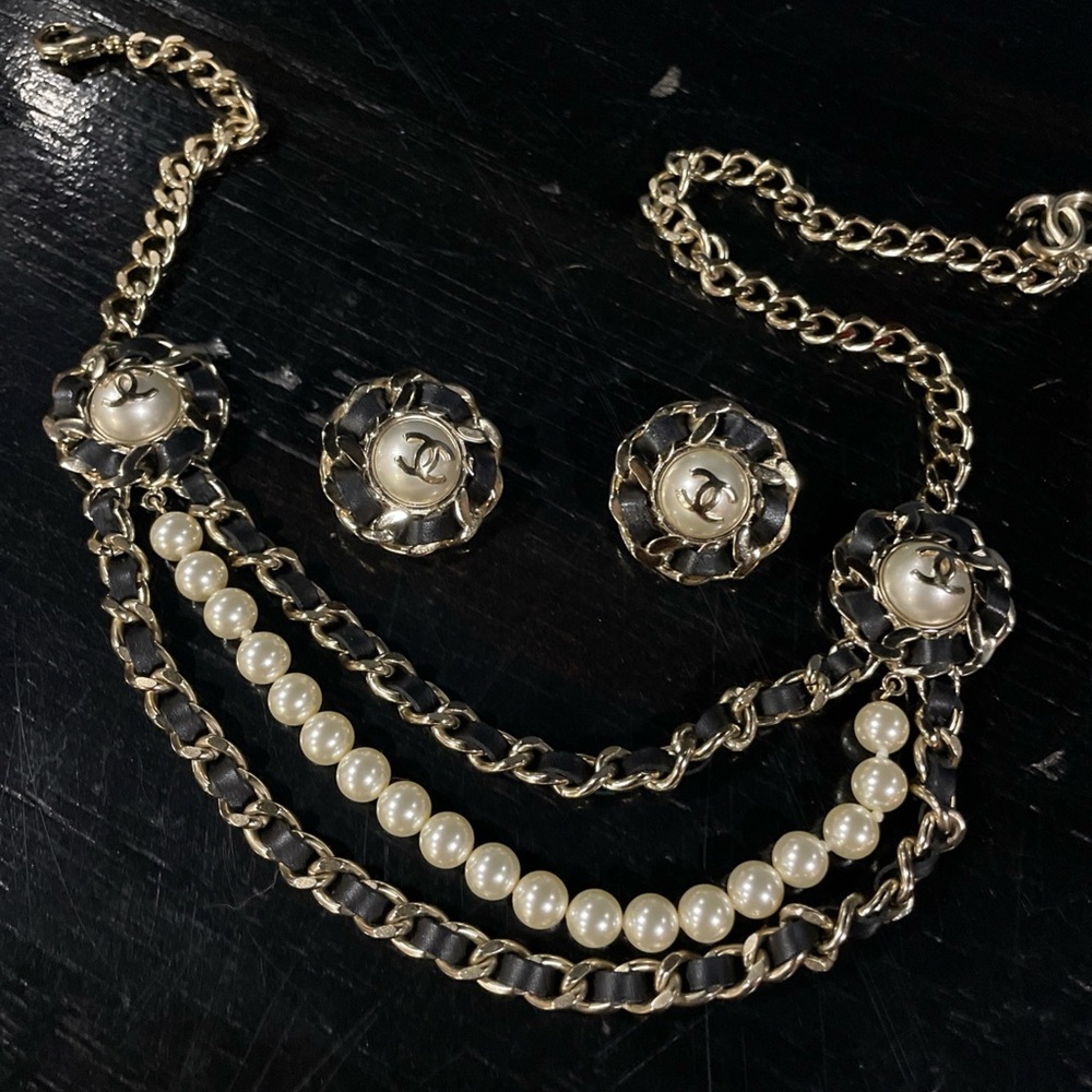 Vintage Chanel black and white pearl set